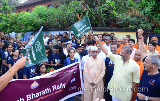 Nana Patekar flagged off the 200th cleanliness drive